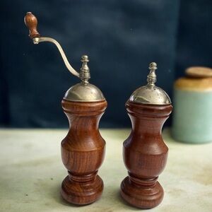 Vintage Wood Salt Shaker & Pepper Mill Grinder 1970's
Mid Century Modern Retro